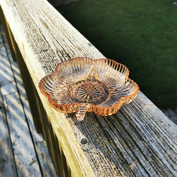 Vintage Pink Four Leaf Clover Cut Glass Trinket Dish - Picture 3 of 12